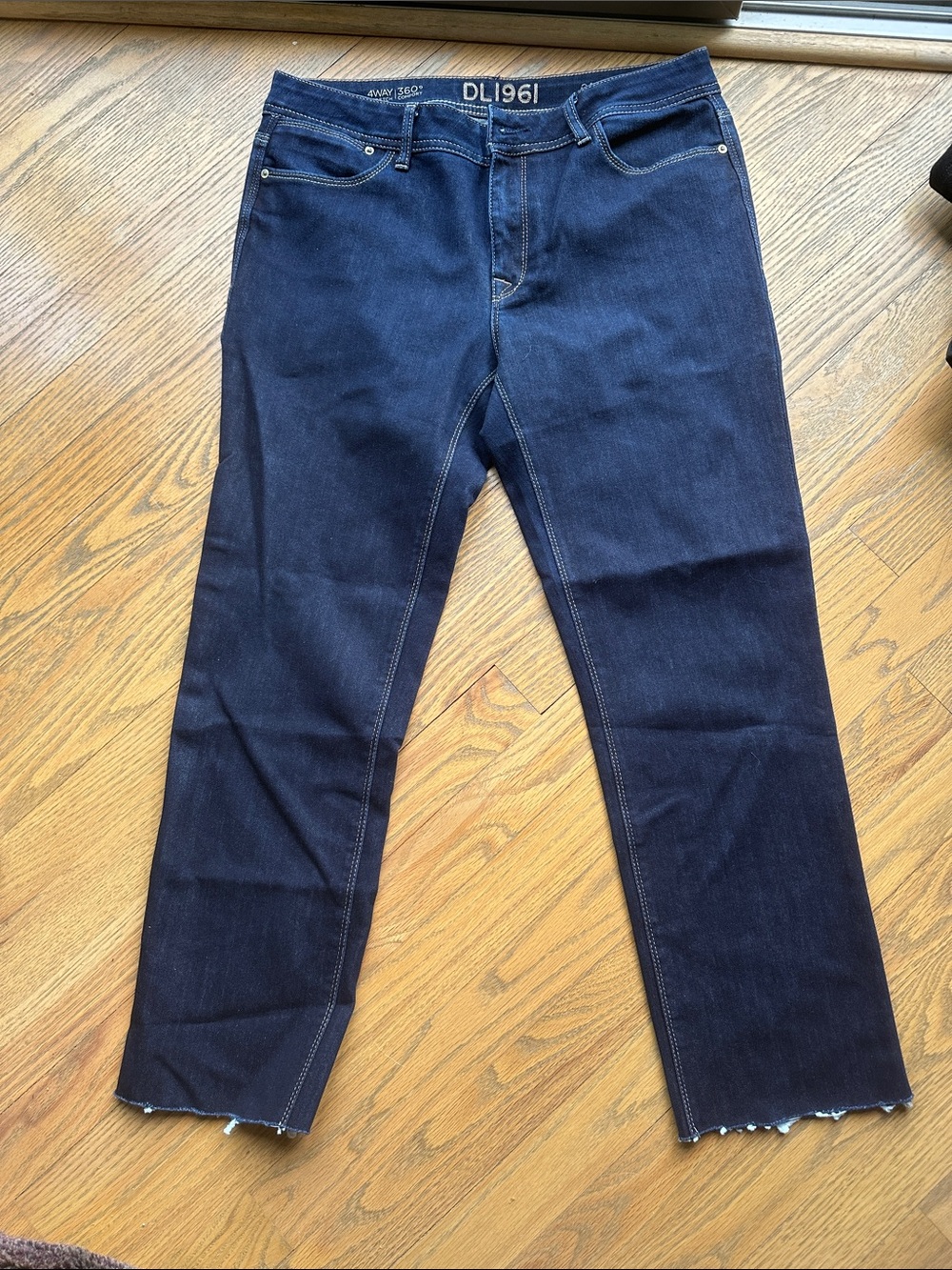 DL1961 Women’s Coco Curvy Straight Jeans Size 31